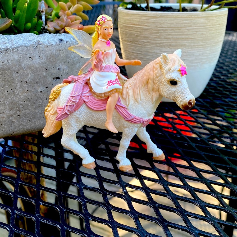 Schleich lilly elf and pony